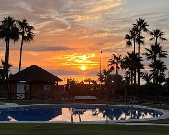 Urbanización Punta del Faro - Торрокс - Басейн