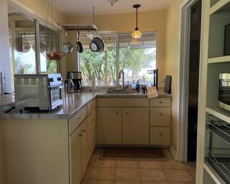 Private Banana Tree Cottage with Ocean Views - Kapaau - Cocina