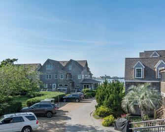 CV8B: Crow's Nest 8 - 2nd floor studio with a balcony! - Ocracoke - Edificio