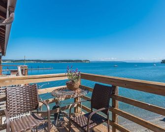 Unobstructed Water Views! Right Downtown In Historic Coupeville Walk Everywhere! - Coupeville - Balcony