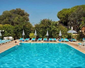 Kassandra Family Aparthotel And Spa - Ialysos - Piscina