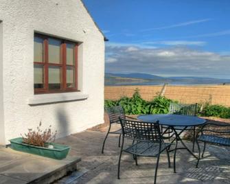 Firth Cottage - stunning views in a peaceful but convenient location - Dingwall - Patio