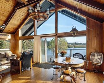 Light-Filled Cabin on Percich Pond! 10 minutes away from Friday Harbor! - Friday Harbor - Comedor