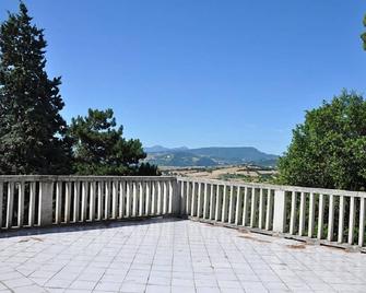 Vacation home La Meridiana - The Palace - Serrungarina (PU) - Serrungarina - Balcón
