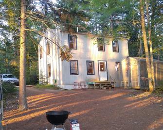 3 Br Lake Br - Pitcher Lake - Northport - Building