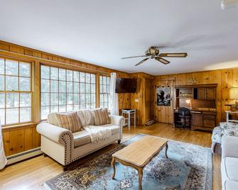 Herring Brook - Eastham - Living room