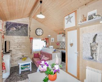 Beautiful Home In Saillagouse With Wifi - Saillagouse - Living room