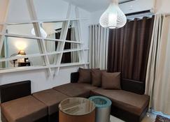 Sea Residences - Condo R Us - Manila - Sufragerie