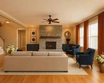 Spacious 5-bed fully furnished home in welcoming Evans - Evans - Living room