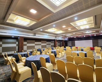 Dimora Hotel Thiruvananthapuram - Thiruvananthapuram - Møterom