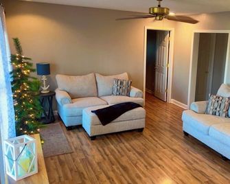Lakefront home near Mammoth Cave - Mammoth Cave - Living room