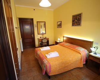 B&B Villa Rosa - Cefalù - Schlafzimmer