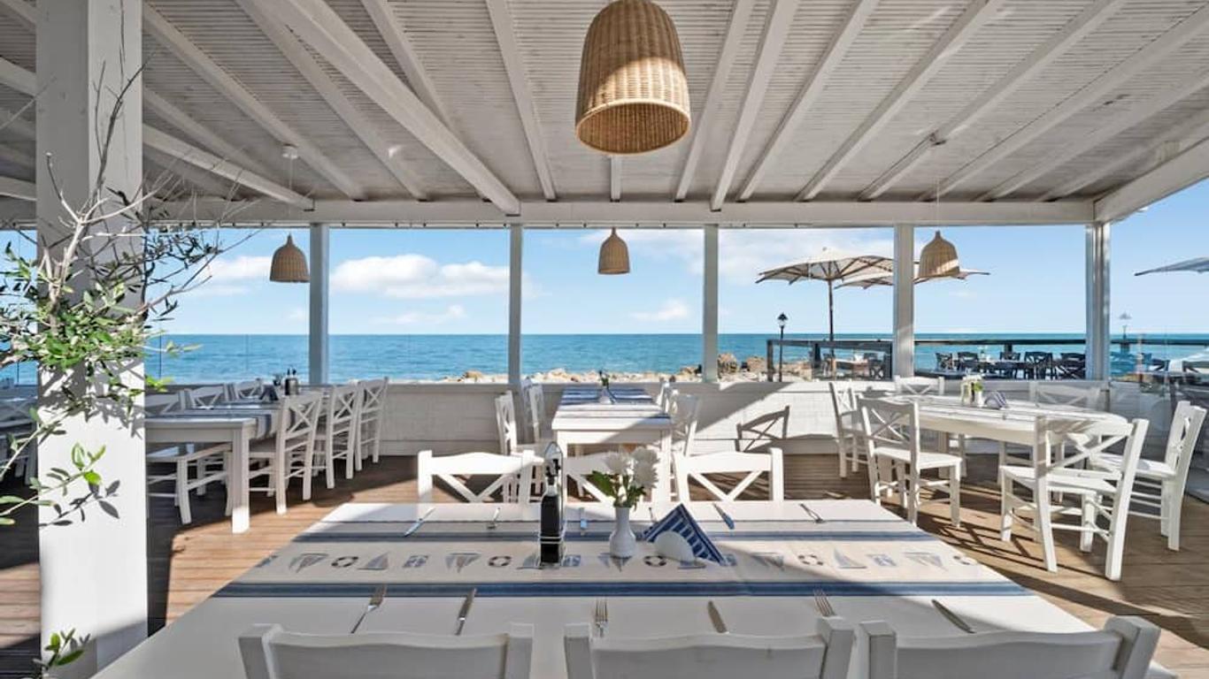 Riviera Beach Hotel, Riviera Holiday Club