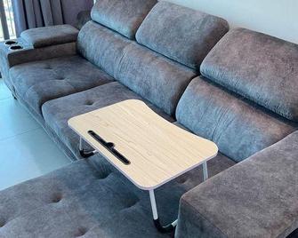 Meritus Suites Perai - 8pax - Penang - Huiskamer