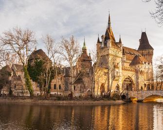 Six Inn Hotel - Budapest