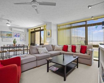 Lovely 3 bedrooms condo with a stunning view - Ballina - Living room