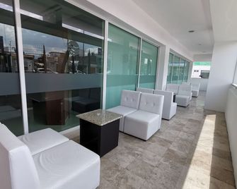 Comfort Inn Morelia - Morelia - Lobby