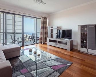 Elegant Apartment with Sea Views by Trip2Portugal - Funchal - Sala de estar