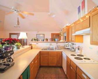 Ashland Commons Hostel - Ashland - Kitchen