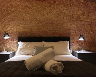 The Lookout Cave Underground Motel - Coober Pedy - Bedroom