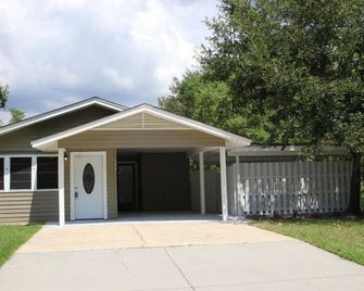 Minutes from downtown Ocean Springs and the Gulf Coast Beaches - St Martin - Edificio