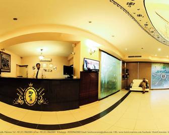 Signature By Hotel Crown Inn - Karatschi - Rezeption