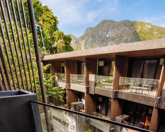 The Funny Lion - El Nido - El Nido