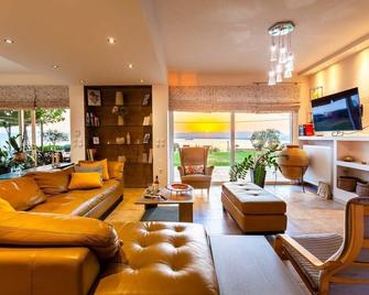 Sunset Paradise - Verga's Utimate Seaview Getaway - Mikri Mantineia - Living room