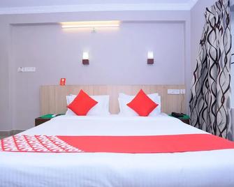 Oyo 23116 Gino Tourist Home - Ernakulam - Schlafzimmer