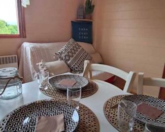 Chalet 3 étoiles - Piscine - eeiigg - Brioude - Dining room