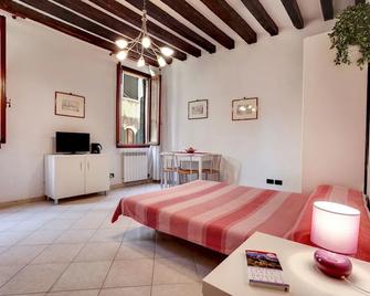 Bed & Breakfast Giardini - Βενετία - Κρεβατοκάμαρα