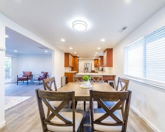 Beautiful like new home in a quiet neighborhood - Oregón City - Comedor