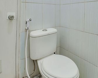 Hotel O Happy Homestay Syariah - Malang - Bathroom