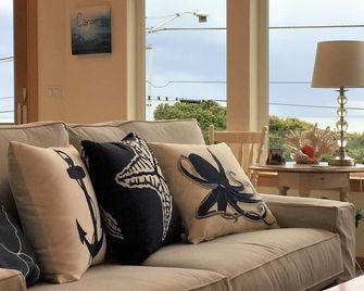 Panoramic Ocean View, one minute walk to Beach -sit, watch waves roll in! - Arch Cape - Sala de estar
