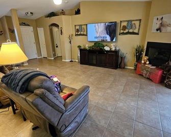 Tranquil Retreat – A Serene, Amenity-Rich Stay in Prescott Valley - Prescott Valley - Huiskamer