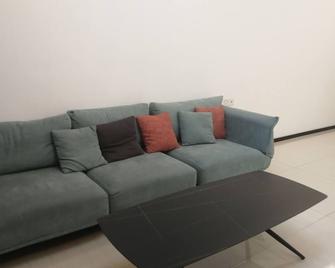 Large, cozy and comfortable two-bedroom apartment - Hong Kong - Sala de estar