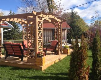 ماي فريندز إن مانيتولين - Manitowaning - شرفة مرصوفة