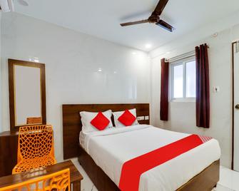 Flagship Hotel Teja Inn - Warangal - Bedroom
