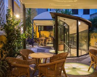 Hotel Windrose - Roma - Patio