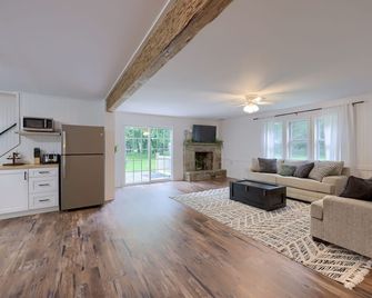 The Creekside Cabin/rail trail/tubing/ 3 bed/ 1 bath - Pequea - Living room