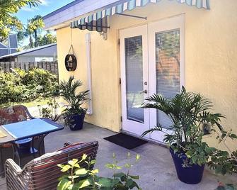 ~ Cozy In-law Apartment Close to Siesta Key ~ - Sarasota - Patio
