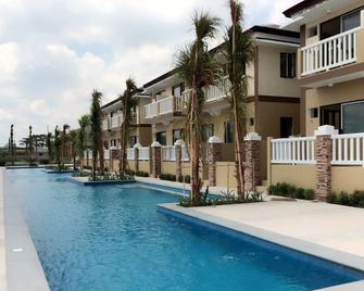 Aquamira Resort & Residence - Cavite City - Piscina