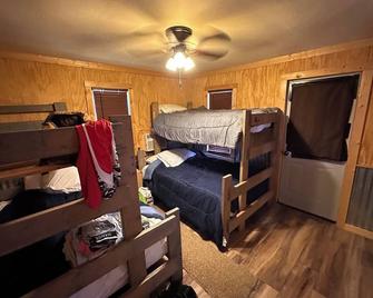 Duck Hunters Paradise: Charming 2-bedroom lodge in lovely Grubbs Arkansas. - Newport