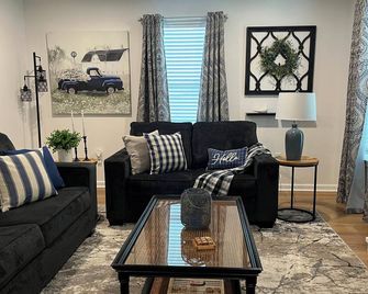 Acton's Secret Jewel - Marksville - Sala de estar