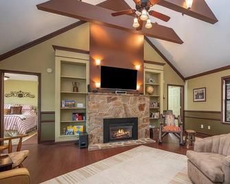 Nature's Getaway | Cozy, 3BR Mountaintop Cabin with Fire Pit and Fenced Yard - Columbus - Living room