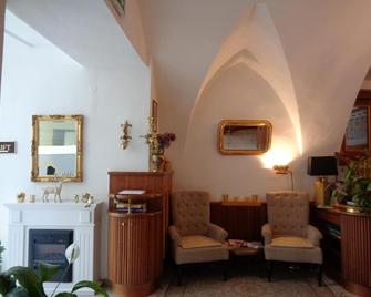 Boutique Hotel Goldenes Lamm - Villach - Living room