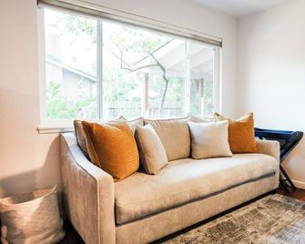 Central Davis 4-Bedroom Retreat - Perfect for Families & Groups - Davis - Huiskamer