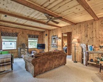 Baldwin Cabin with Private Beach on Little Lake! - Baldwin - Living room