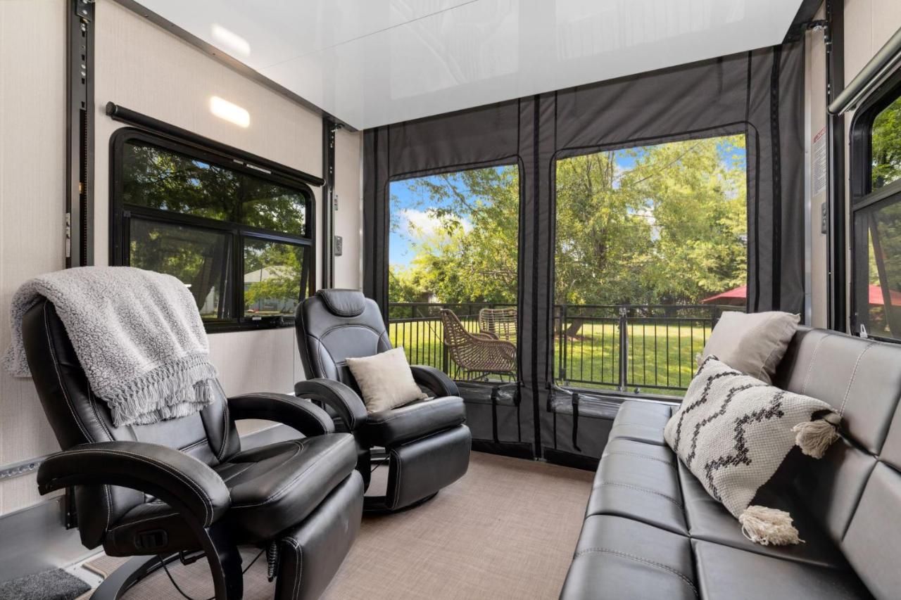 Waterfront Getaway, Dock Your Boat & Play!