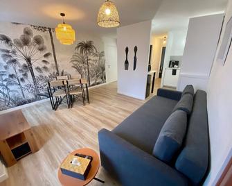 Suite 24 Appart'hôtel-L'Annexe-3 étoiles - Montceau-les-Mines - Obývací pokoj
